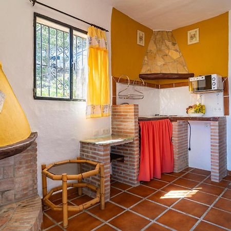 Amazing Cottage In Algatocin With Kitchen Luaran gambar