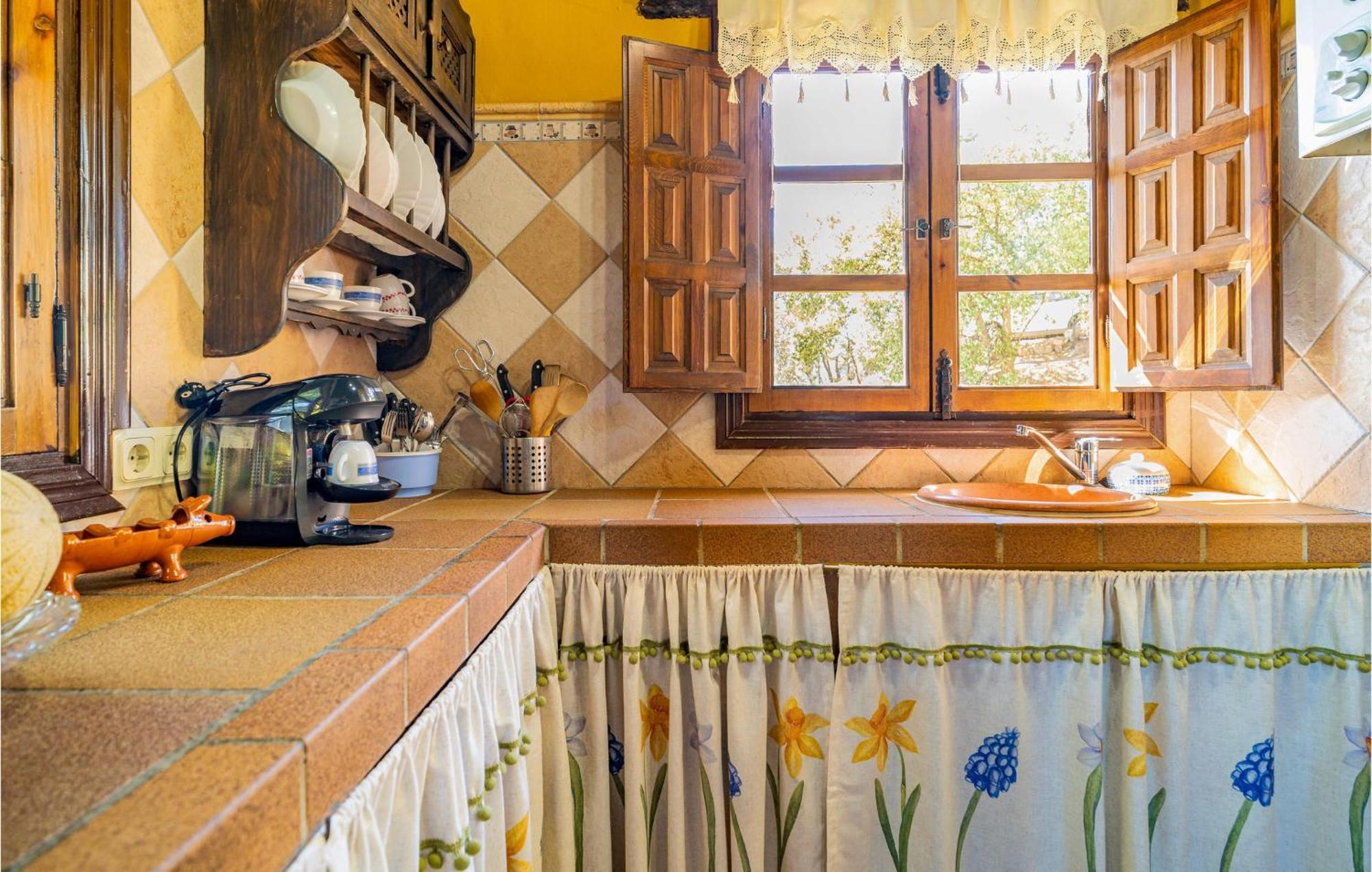 Amazing Cottage In Algatocin With Kitchen Luaran gambar