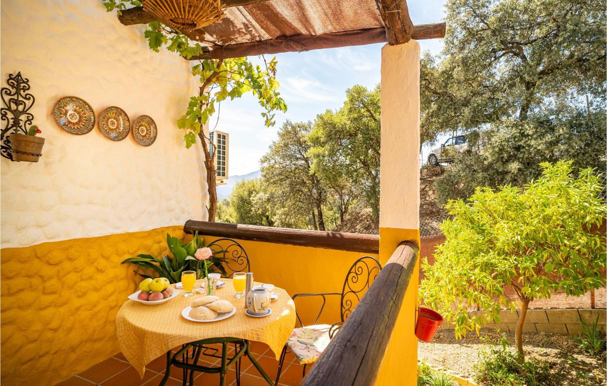 Amazing Cottage In Algatocin With Kitchen Luaran gambar