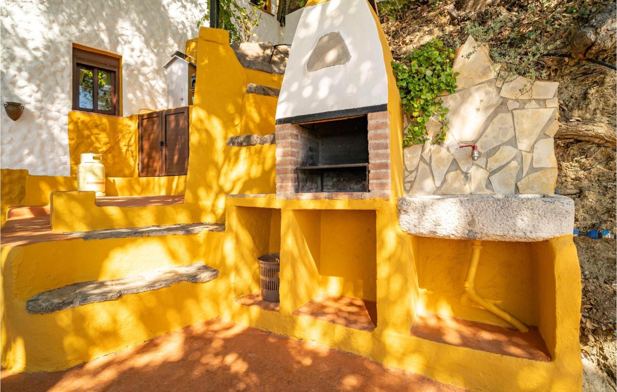 Amazing Cottage In Algatocin With Kitchen Luaran gambar