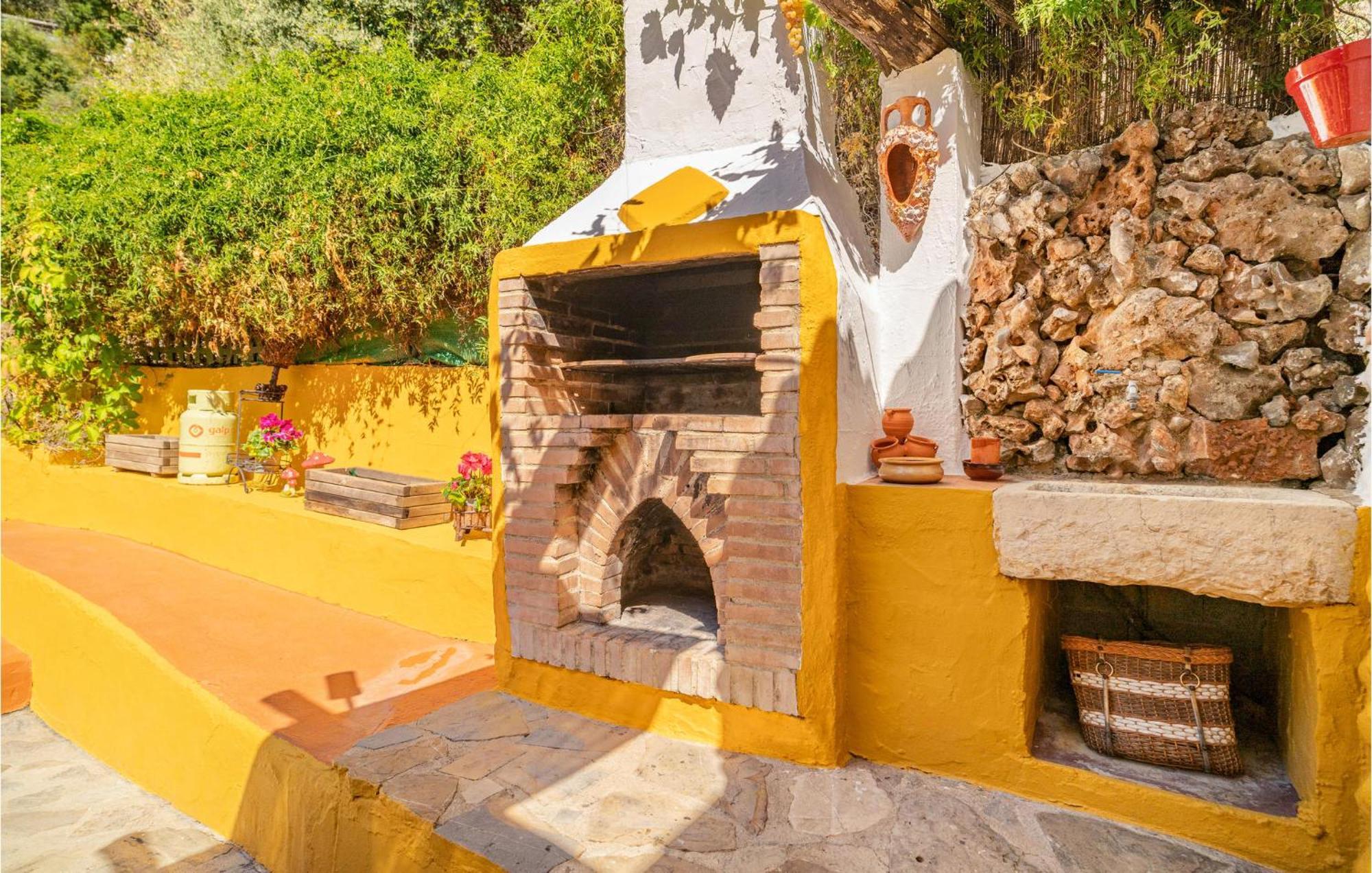 Amazing Cottage In Algatocin With Kitchen Luaran gambar